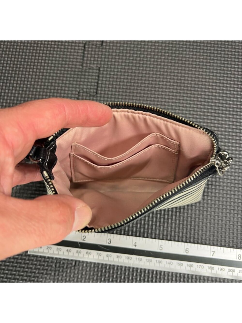 Coach Black & White Diagonal Stripe Leather Wristlet Zip Closure Compact Design - Picture 3 of 5